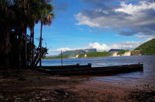 Canaima lake